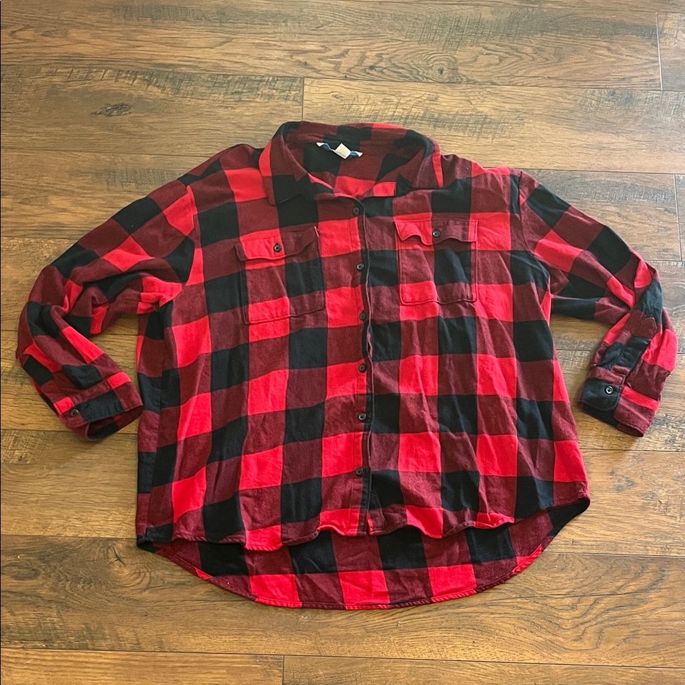 Old Navy Women’s Red and Black Plaid Button-Up Shirt